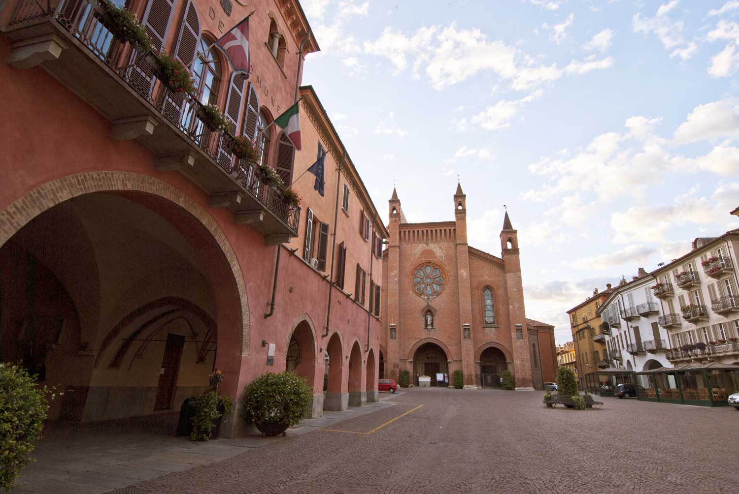 piazza-duomo-alba