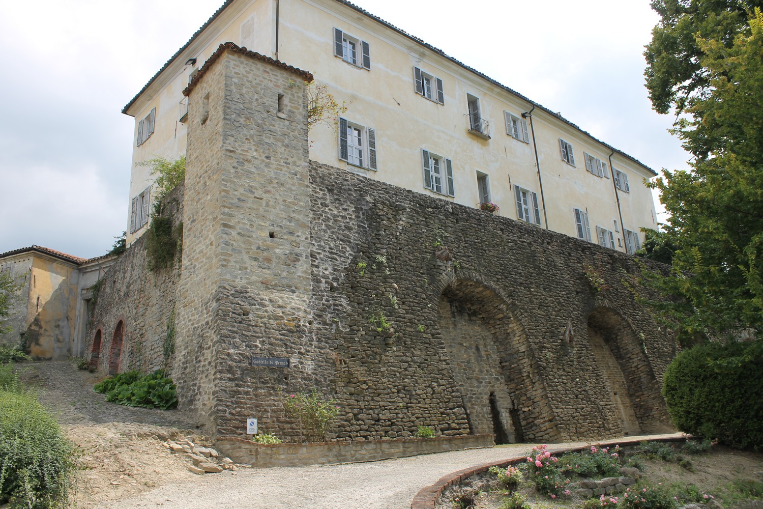 Castello di Perno - Monforte